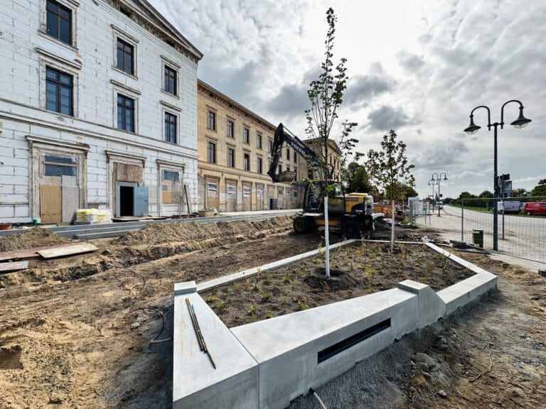 Bahnhofsgebäude Wittenberge und Vorplatz