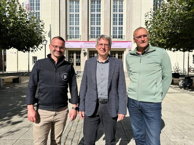 Landesgartenschau Wittenberge Geschäftsführer Ernst Volkhardt, Wittenberger Bürgermeister Dr. Oliver Hermann und Werkleiter des Kultur-, Sport- und Tourismusbetriebs Wittenberge, Uwe Neumann