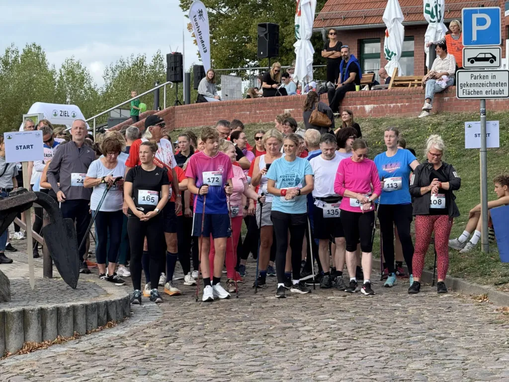 Die (Nordic) Walker am Start des LAGA-Laufs