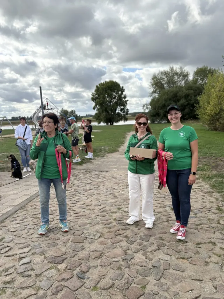 Ehrenamtliche Helferinnen am Ziel des LAGA-Laufs
