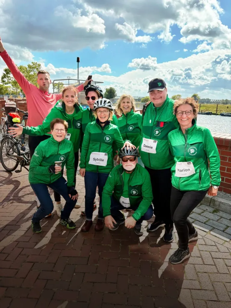 Ein Gruppenbild von Ehrenamtlichen der LAGA Wittenberge, die an der Spendentour teilgenommen haben